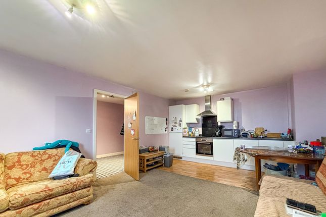 207 Castle Court, Dudley photo 3
