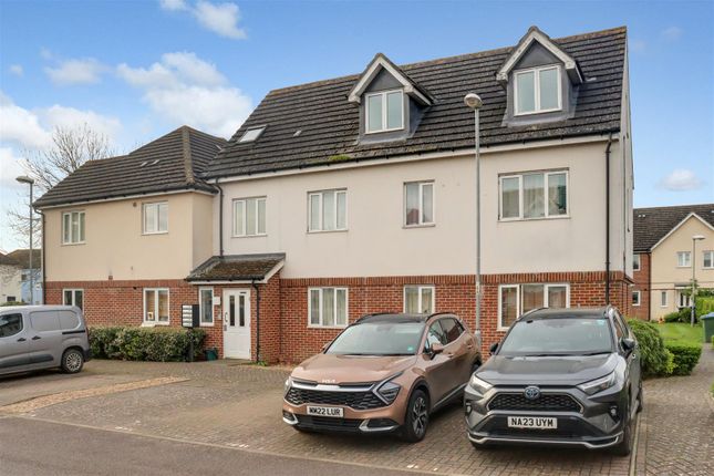 Thumbnail Flat for sale in Chandlers Close, West Molesey