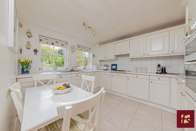 12, Hart Dyke Close, Wokingham photo 4