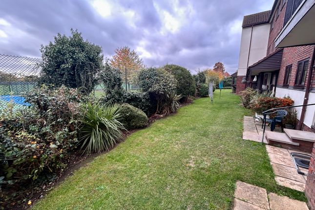 15 Cobbinsbank, Farm Hill Road, Waltham Abbey photo 3