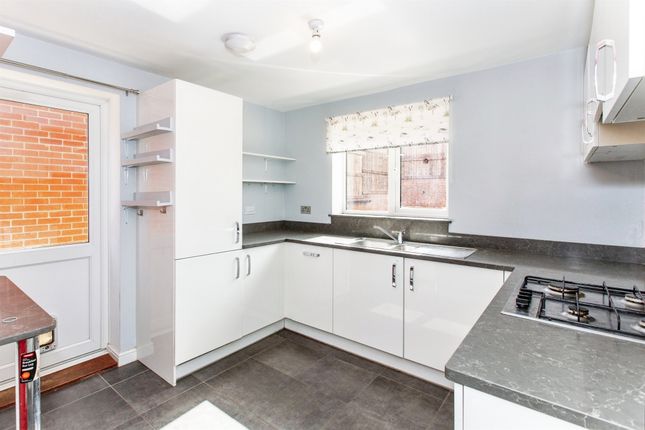 74, Darsdale Drive, Wellingborough photo 3