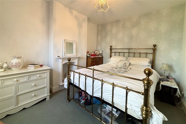 92, West End, Westbury photo 4