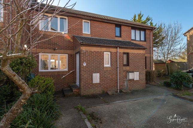Welcome To 24 Meadow View Close