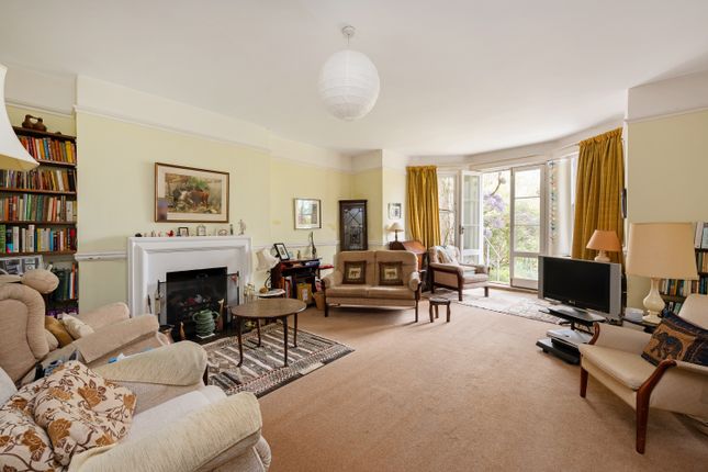 Flat for sale in Belsize Grove, Belsize Park, London