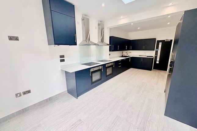232, NOTTINGHAM photo 2
