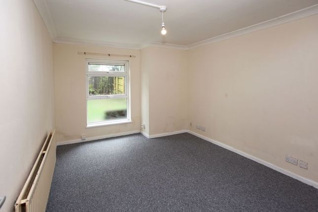 Flat for sale in Burford, Brookside, Telford