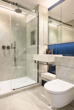Flat for sale in Cascades One, White City Living, London