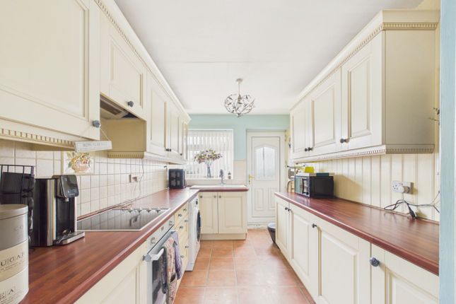 24 Paghill Estate, Paull, East Riding of Yorkshire photo 2