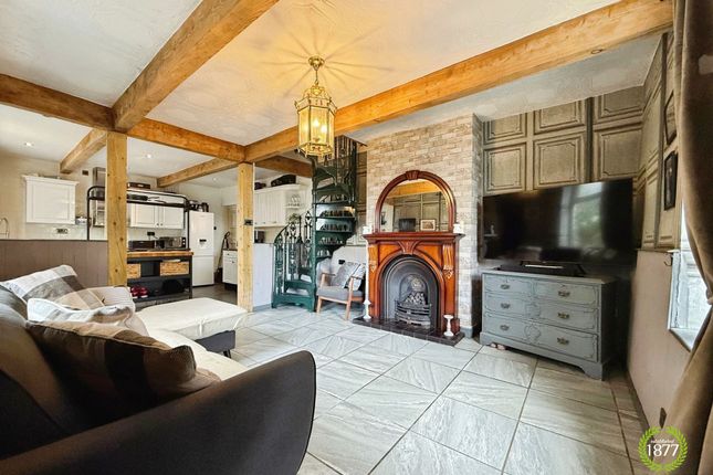 7 Radfield Head, Darwen photo 2