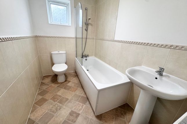 Flat 4, 8, Pine Road, BOURNEMOUTH photo 3