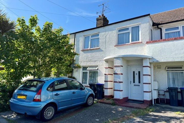 Flat to rent in Centrecourt Road, Worthing