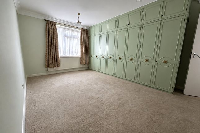 7 Greenacres, Hendon Lane, London photo 3