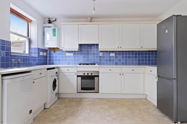 Town house for sale in St Barnabas Close, East Dulwich, London