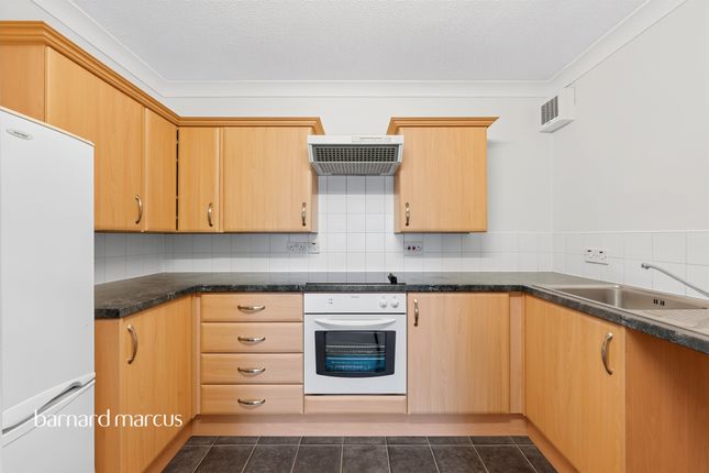 Flat 15, Homewater House, 30, Upper High Street, Epsom photo 4