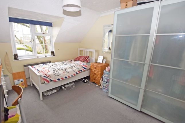 Flat for sale in York Mews, Alton