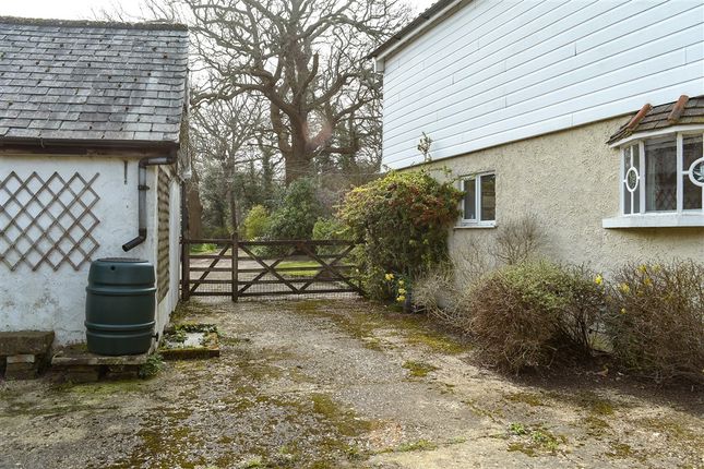 Kings Mill Lane, Redhill photo 3