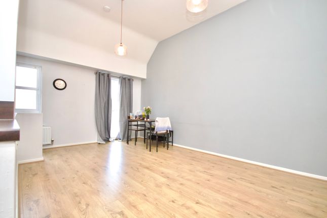 19, Pitcairn Avenue, Lincoln photo 4