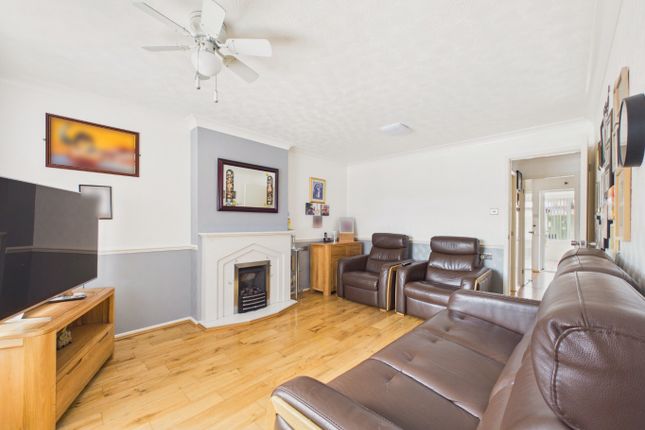 38 Warwickshire Close, Hull, East Riding Of Yorkshire photo 2