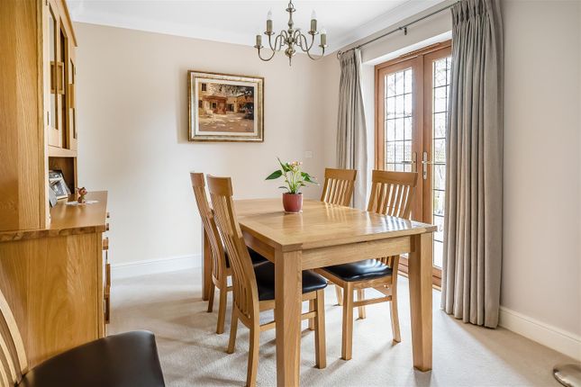 4, Maple Grove, Bookham photo 4