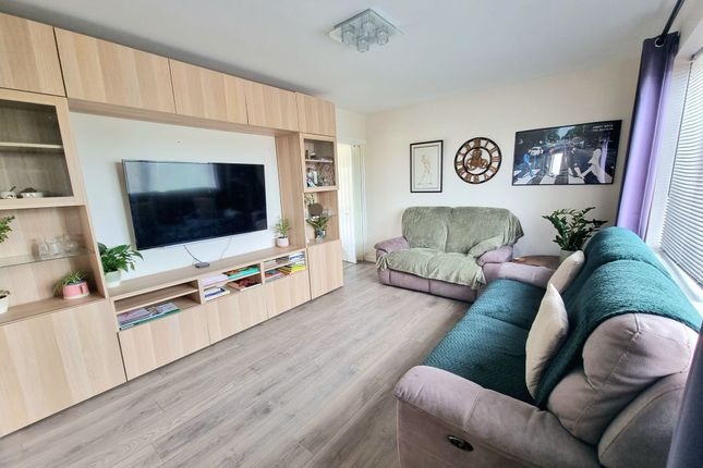 66 Ystrad Fawr, Bridgend photo 2