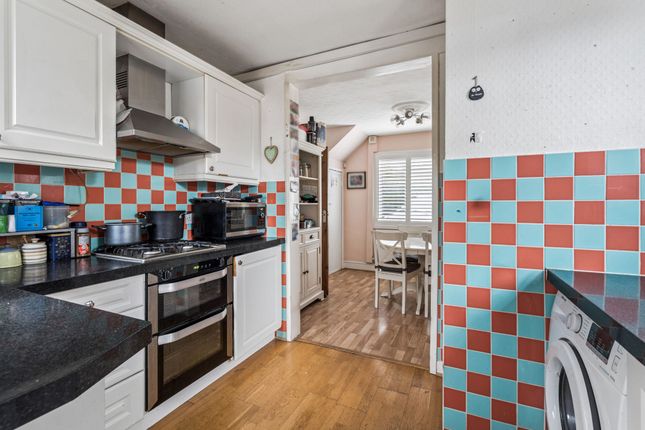 73 Bournehall Avenue, Bushey photo 3