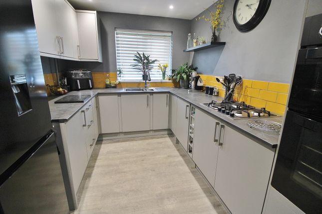 12, Albretia Avenue, Waterlooville photo 2