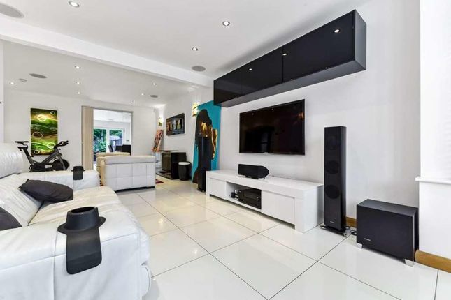 132, Endlebury Road, London photo 2
