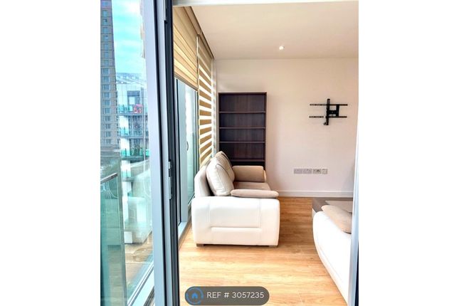 Flat  Merlin Heights, Merlin Heights Waterside Way, London photo 3