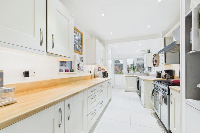 12 Westmead, Princes Risborough photo 3