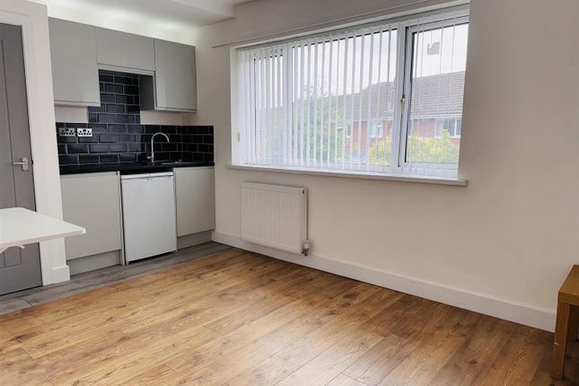 Room 4, St Norbert Drive, Derbyshire photo 2