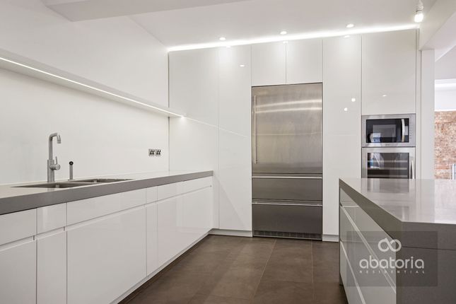 Flat for sale in Gullivers Wharf, 105 Wapping Lane, London