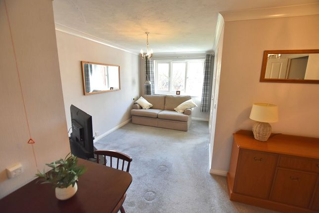 57 Lovell Court Parkway, Crewe photo 2