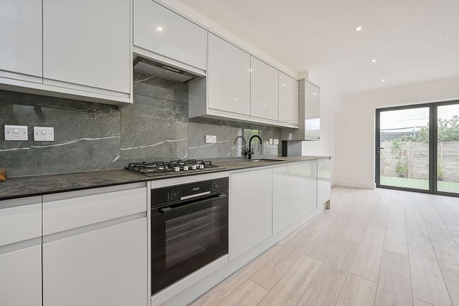 Kent Way, Surbiton photo 4