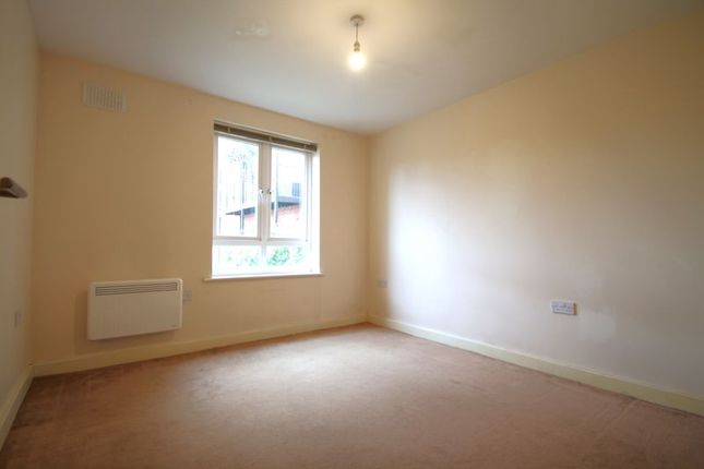 Flat to rent in Tadros Court, High Wycombe