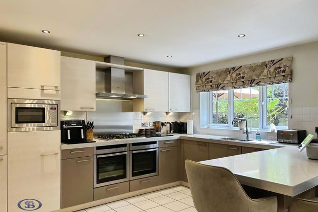 2, Oakmont Close, Congleton photo 2