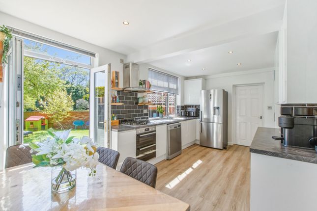 40 Chelwood Grove, Leeds photo 4
