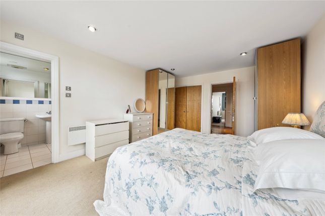 Flat 311, Bluewater House,, Smugglers Way, London photo 4