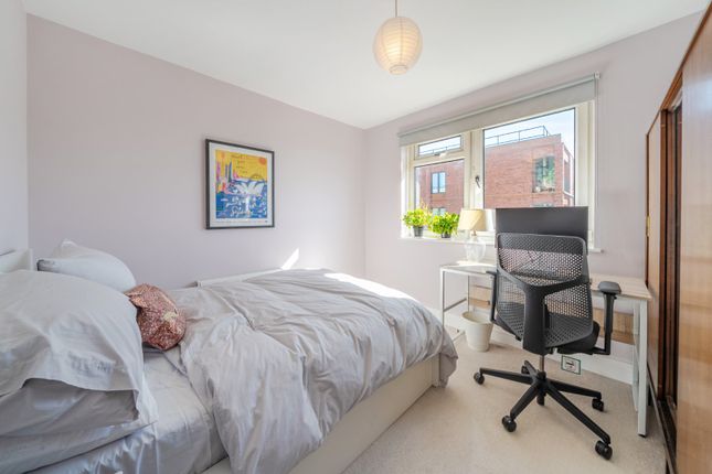 246, Hydethorpe Road, London photo 4