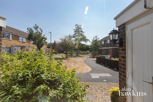 20, Briars Close, Royal Wootton Bassett photo 3