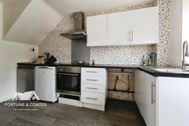 230, Carters Mead, Harlow photo 4
