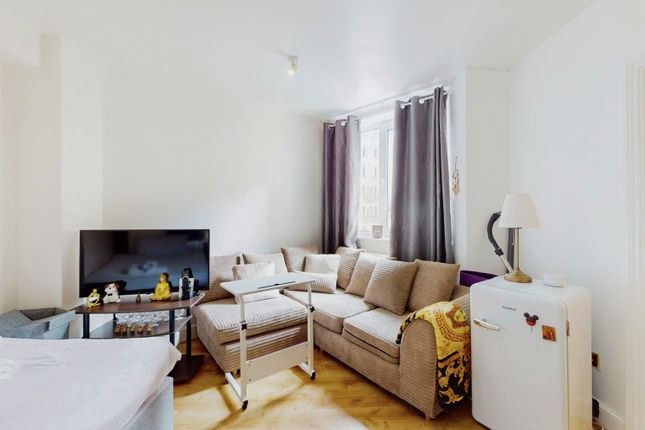 Flat to rent in Chelsea Manor Street, London