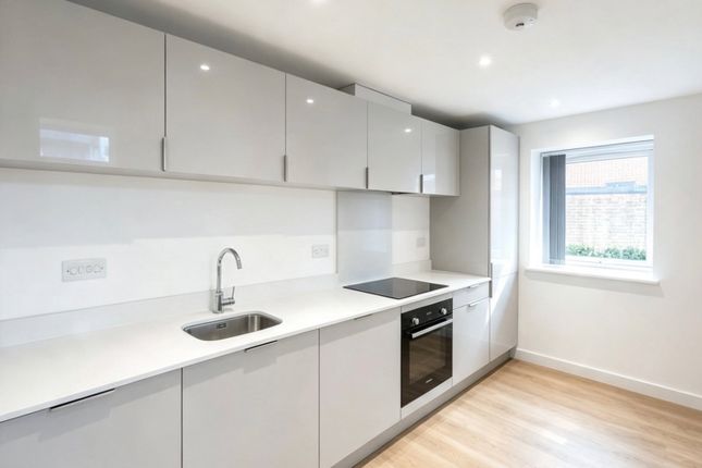 10, Windmill Avenue, Southall photo 2
