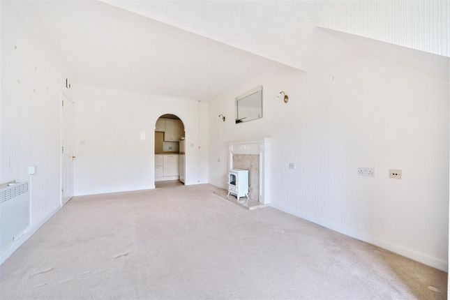Flat 27 McKernan Court, High Street, Sandhurst photo 4