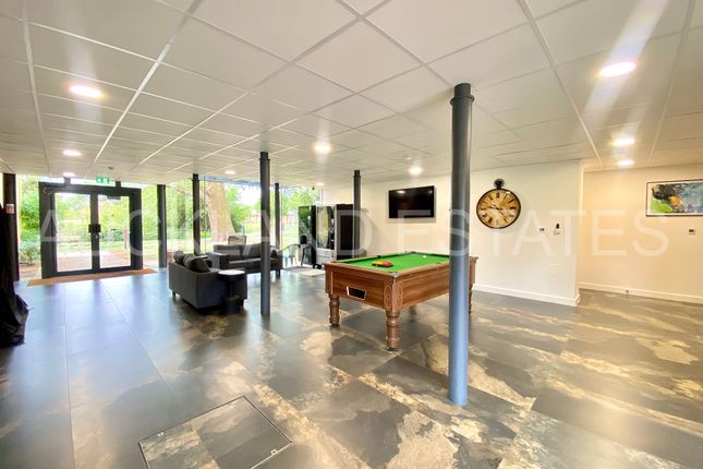 Clare Hall Manor, 12, Blanche Lane, Potters Bar photo 5