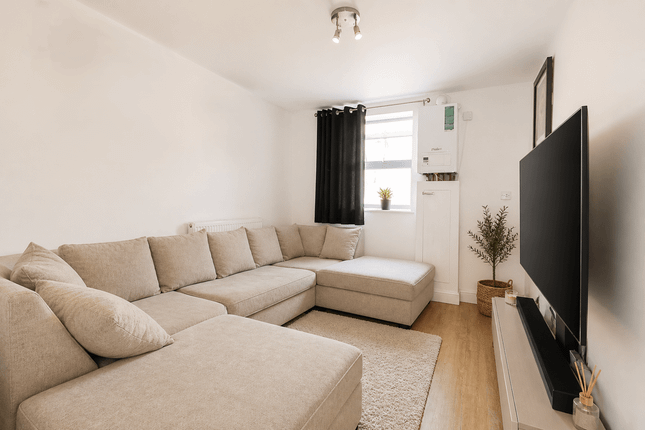 10, Padda Court, Harrow photo 2