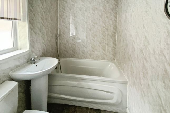 2, Hearfield Terrace, Hessle photo 4