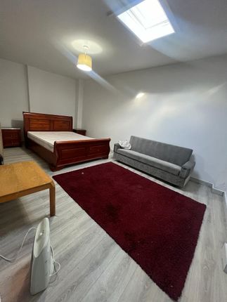Thumbnail Flat to rent in Dunstable Road, Luton