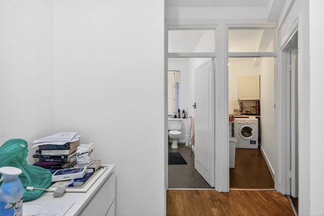 Flat 12, Barton Court, Barons Court Road, London photo 4