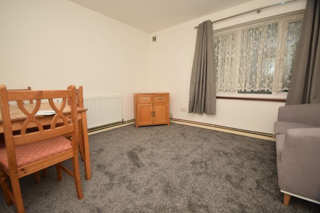 73, De Havilland Close, Hatfield photo 4