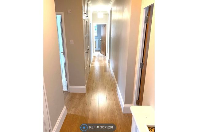 Flat, Norman House Wyvil Road, London photo 2